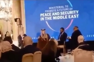 شاهد- وزير خارجية الإمارات يدافع عن إسرائيل