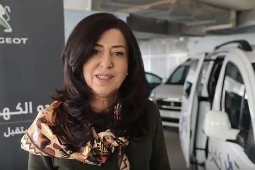 وزيرة الاقتصاد ترحب بوصول السيارات الكهربائية إلى فلسطين (فيديو)