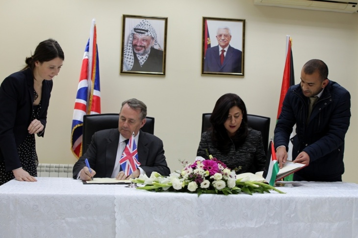 فلسطين وبريطانيا توقعان اتفاقا تجاريا ثنائيا
