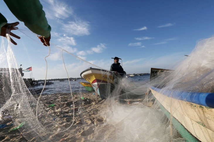 فقدان الاتصال بمركب صيد على متنه اثنين في عرض بحر غزة