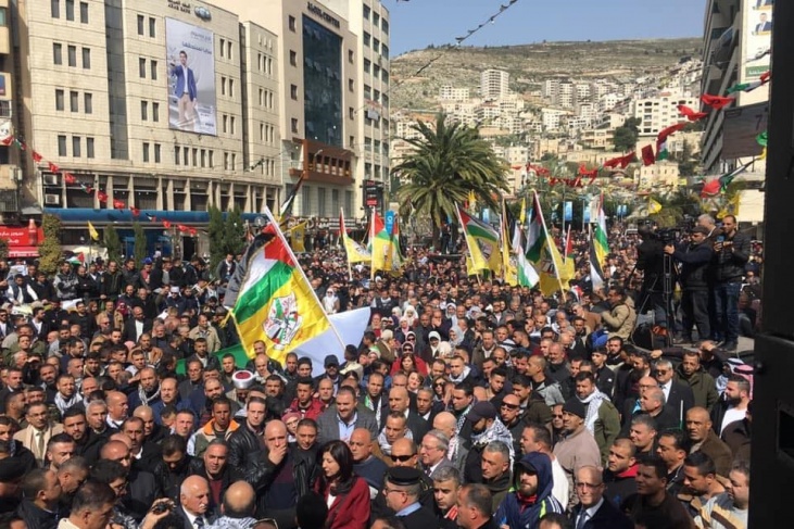 الالاف يخرجون بمسيرة دعما للرئيس ولمنظمة التحرير