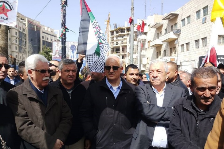 &lt;div&gt;صورة وتعليق: &lt;/div&gt;مسيرات حاشدة دعما للرئيس والقيادة بالضفة واخرى ضد الرئيس بالقطاع
