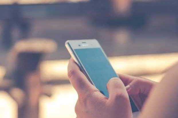 كيفية تغيير الخط في هواتف الأندرويد والآيفون بشكل سليم