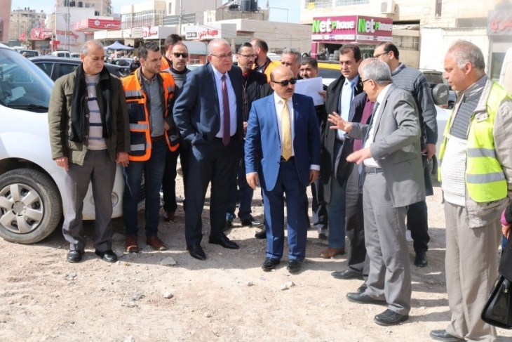 الحساينة يتفقد مشروع اعادة تأهيل طريق العيزرية