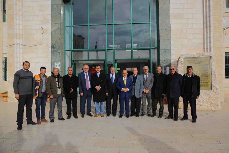 جامعة القدس تستقبل وزير الأشغال العامة