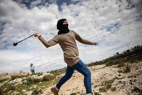 الاحتلال يقمع مسيرة &quot;المرأة&quot; ببلعين