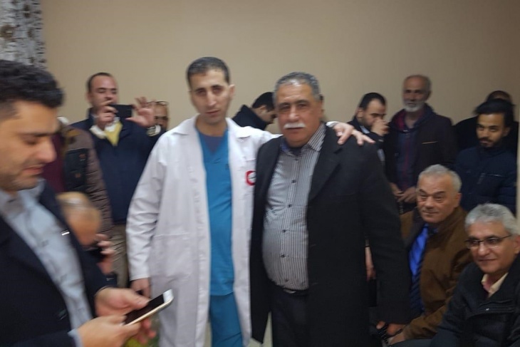 نقيب الاطباء يزور طبيبا معتدى عليه- اولى مهامي قانون لحماية الاطباء