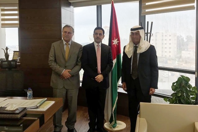 وفد من جامعة فلسطين الأهلية يزور سفير الأردن في فلسطين