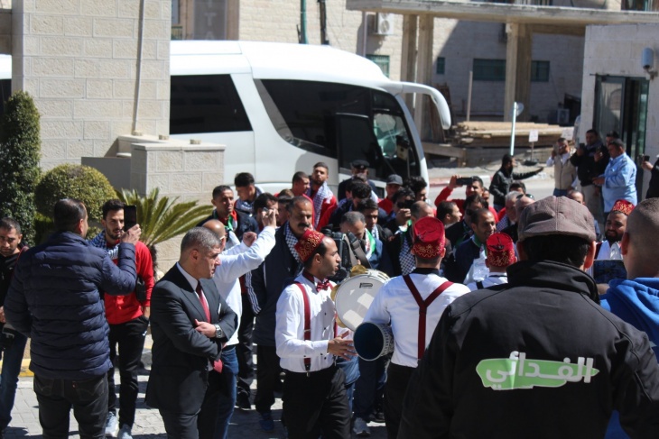 صور- فريق نادي الوحدات يصل رام الله لملاقاة هلال القدس