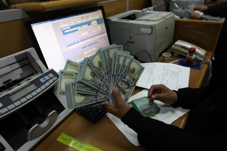 مالية غزة تعلن صرف 50% من رواتب موظفيها
