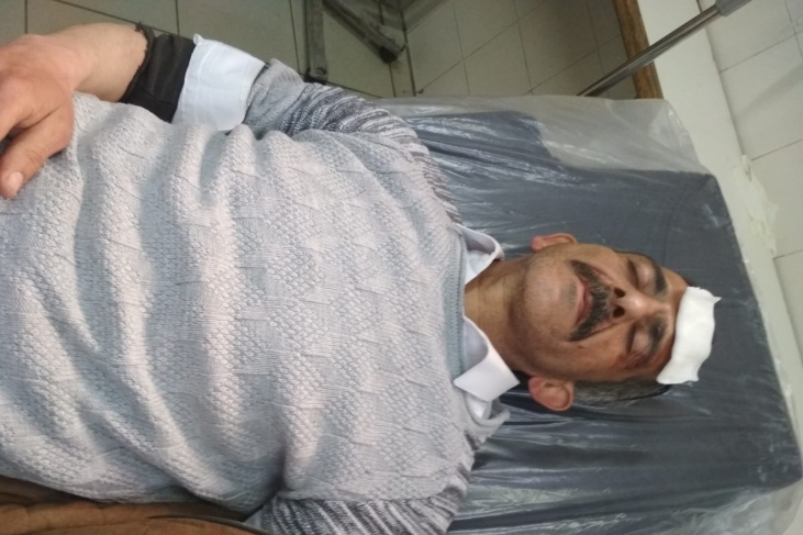 الاحتلال يعتدي بالضرب على ناشط في الخليل
