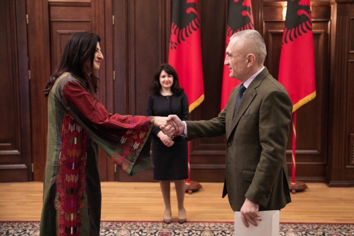 السفيرة الشوا تقدم أوراق إعتمادها للرئيس الألباني
