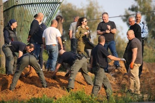 العثور على شظايا أحد صواريخ غزة قرب تل أبيب