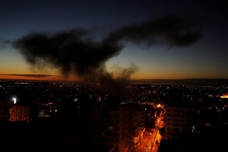 الطائرات الحربية تقصف غزة