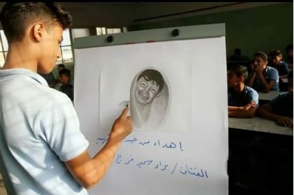 فتى غزي يبدع في الرسم من القطاع وحتى التشيك