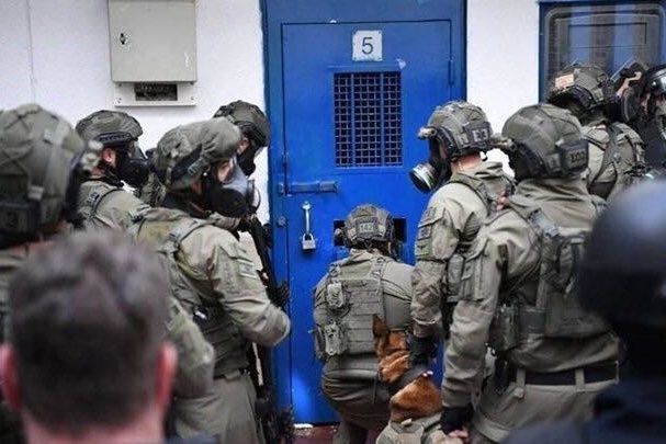 توتر في سجن النقب بعد اقتحام قوات القمع قسم 27