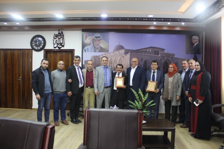 محافظ جنين يكرم وفدا طبيا قطريا