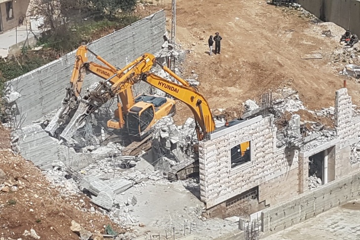 الاحتلال يهدم منزلا قيد الإنشاء في بيت لحم