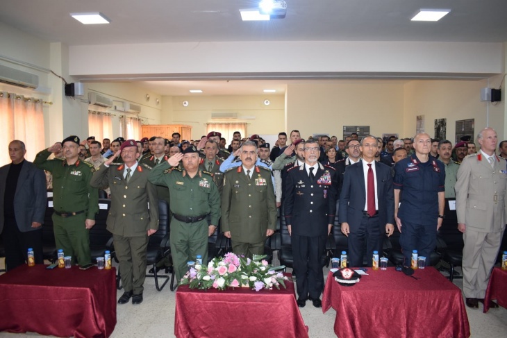 رئيس هيئة التدريب العسكري يخرج دورة الفريق الايطالي العاشرة