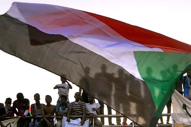 جماهير السودان تسقط النظام والبشير يستقيل