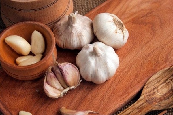 دراسة- الثوم يقوي ذاكرة كبار السن