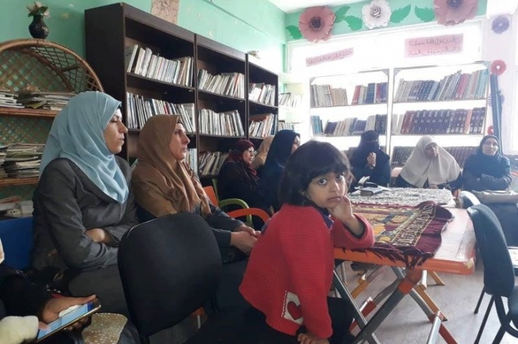 دائرة المرأة باتحاد نقابات العمال تنظم ورشة عمل في مخيم المغازي