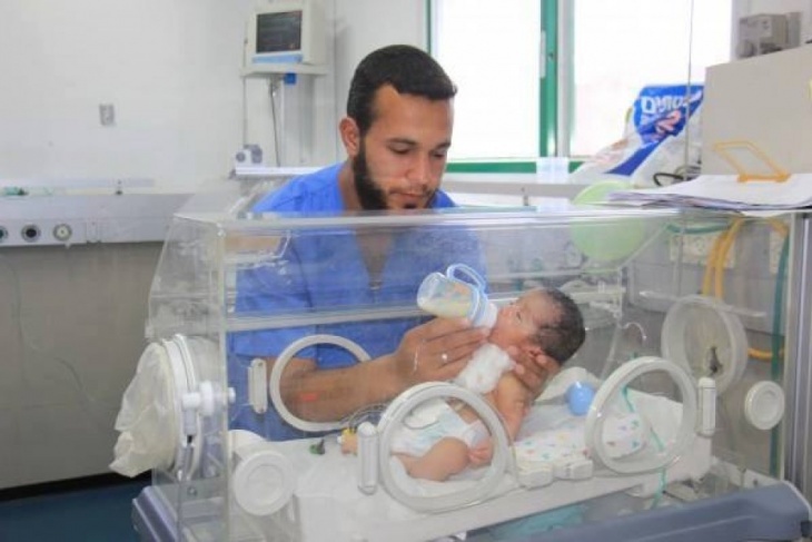 نفاذ الحليب العلاجي يهدد أطفال غزة