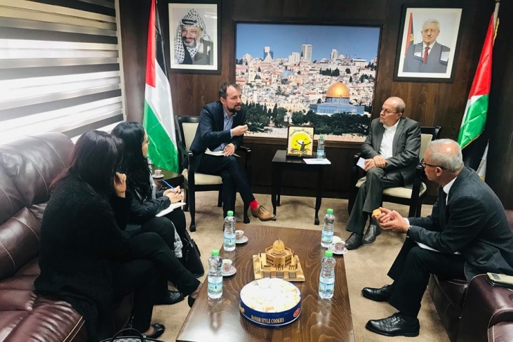 هيئة الأسرى والصليب والأحمر يبحثان أهمية اتمام الزيارة الـ2 للاسرى