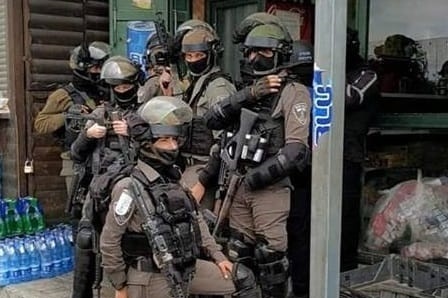 بلدية الاحتلال تفرض مخالفات على المحال والمركبات بقلنديا