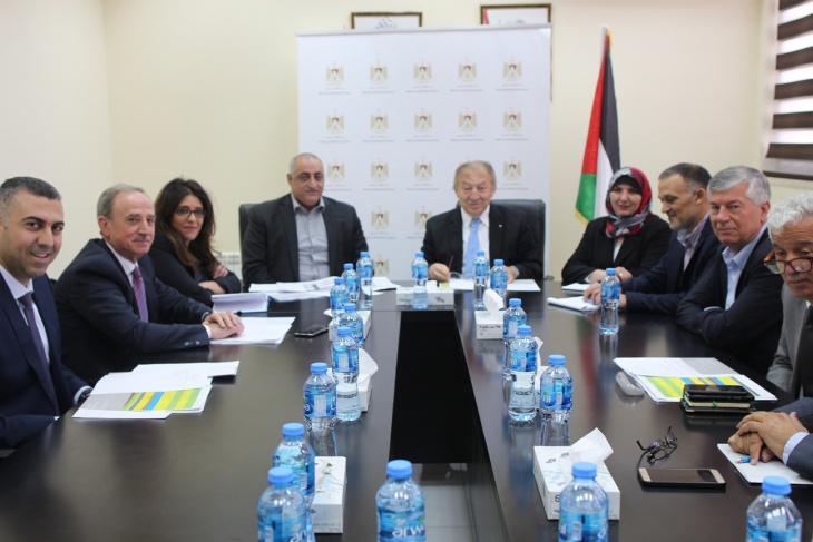 &quot;الاقتصاد&quot; تسلم 4 مصانع فلسطينية شهادات جودة عالمية