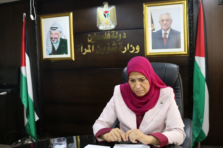 منع وزيرة شؤون المرأة من السفر إلى الأردن