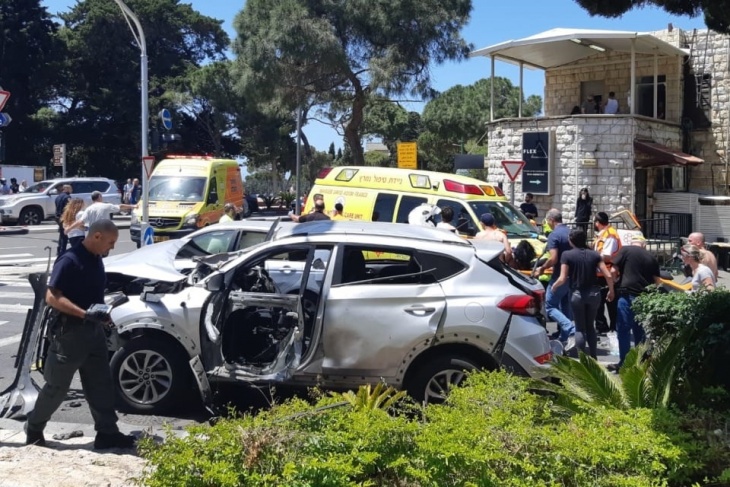 فيديو- إصابة رجل وامرأة بانفجار سيارة في حيفا