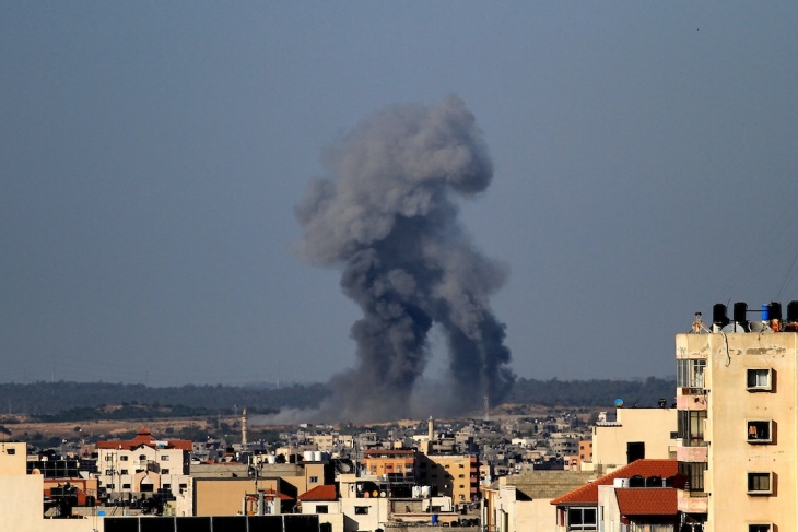 طائرات الاحتلال تقصف عددا من المواقع في قطاع غزة فجرا