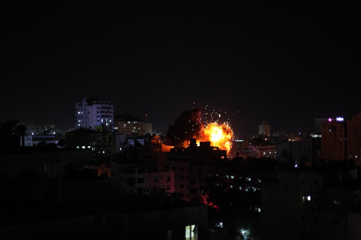 الاحتلال يقصف نقطة مراقبة عسكرية لحماس بغزة