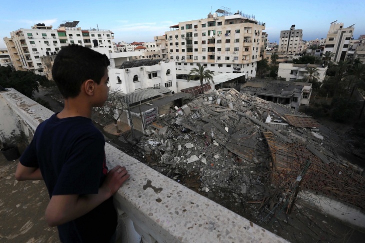 استهداف بنايات سكنية بغزة .. ضغط اسرائيلي على الاهالي (صور وفيديو)