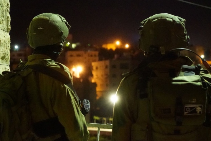الشاباك يكشف اعتقال فلسطينيين بزعم تنفيذ عمليات في الضفة