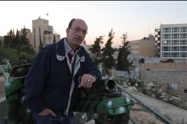 القدس - عائلة صندوقة تتوارث ضرب مدفع رمضان