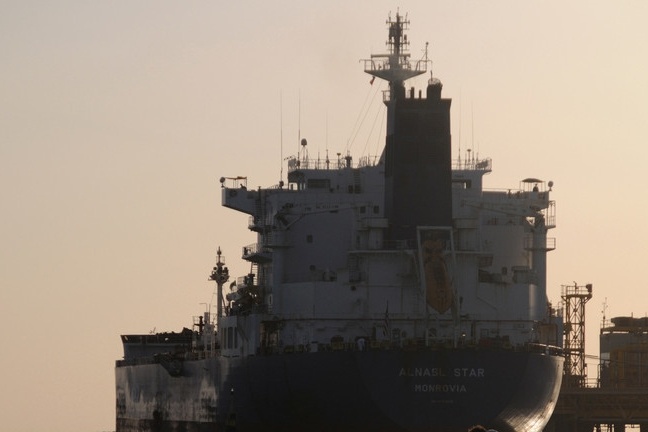 &lt;div&gt;صورة وتعليق: &lt;/div&gt;تعرّض 4 سفن للتخريب في خليج عُمان..هل هي رسالة تهديد للملاحة الدولية؟
