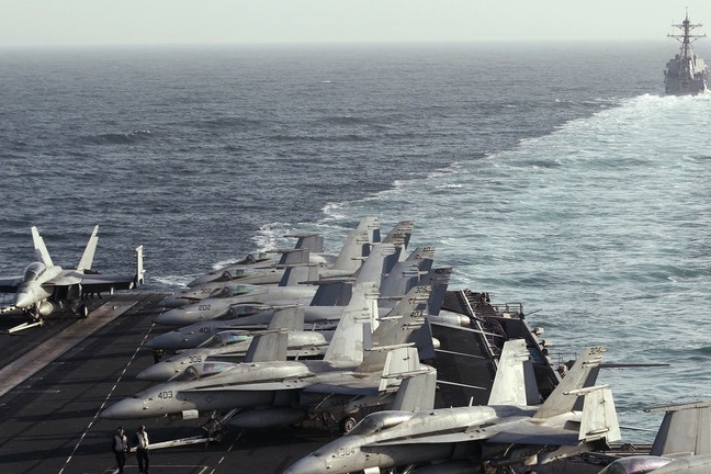 إيران: سندمر السفن الحربية الأمريكية إذا هددت أمننا بالخليج