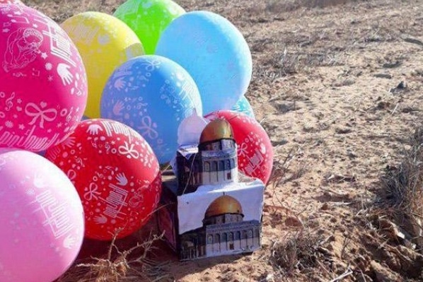 بالونات تحمل عبوة ناسفة تهبط في قاعدة إسرائيلية