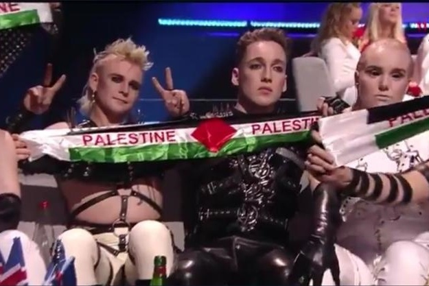 صدمة للنظام العنصري- علم فلسطين في قلب &quot;يوروفيجن&quot; بتل ابيب