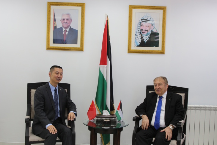 العسيلي والسفير الصيني يؤكدان ضرورة تسريع العمل بترقوميا الصناعية