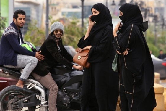 غرامة كبيرة على مخالفي الذوق العام في السعودية