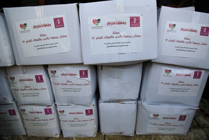 بدعم بنك فلسطين- عطاء فلسطين توزع موادا تموينية على الأسر المحتاجة