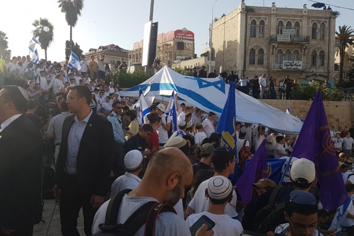 صور- مسيرة الاعلام اليهودية تطوف القدس المحتلة