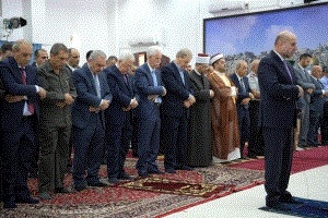 الرئيس يؤدي صلاة العيد في مسجد التشريفات