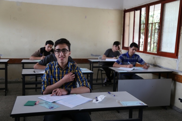 أكثر من 30 ألف طالب يتقدمون لامتحان الانجاز بغزة