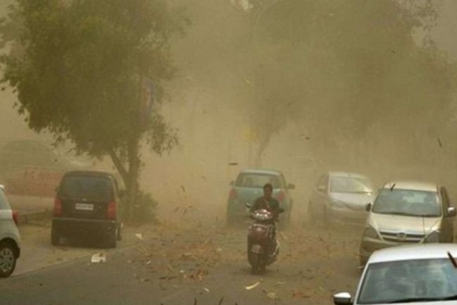 24 قتيلا جراء عاصفة رميلة في الهند