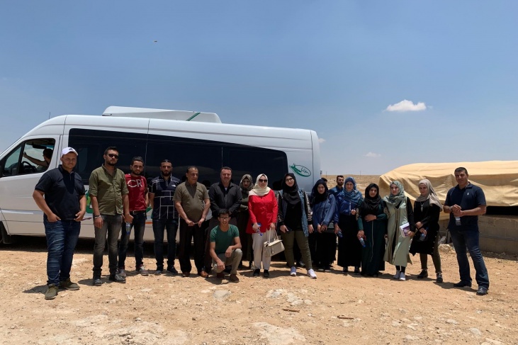 المركز الفلسطيني والقدس المفتوحة بيطا ينفذان نشاط باص الإعلام
