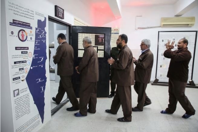 50 محرراً من صفقة &quot;وفاء الأحرار&quot; لا زالوا معتقلين لدى الاحتلال
